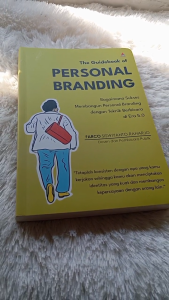 Buku The guidebook of personal branding : bagaimana sukses membangun personal branding dengan teknik berbicara di era 5.0