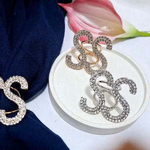 Bros Ring Jilbab Mata hitam abu Simple Unik Mewah Elegan Cincin Syal Kerudung Segi Empat Terbaru