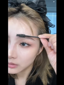 19.9 For 2Pcs Eyebrow-dyeing Cream Waterproof And Sweat-proof Not Fade Or Smudg