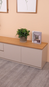 HAUS LIFE ตู้วางทีวี 150 ซม สีโอ๊คและขาวออฟไวท์ ไม้ E0 ปลอดภัยต่อคนและสิ่งแวดล้อม รุ่น RT - M00004