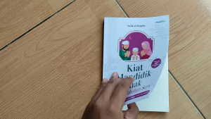 Buku Parenting Kiat Mendidik Anak ala Rasulullah SAW (Malik Al Mughis)