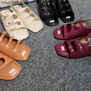 TOKATOJO Sandal Flat Wanita Terbaru Tali Gesper Sandal Fashion Wanita Kekinian Cantik & Elegan