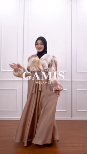 Gamis Shimer Motif Pelangi: Desain Busana Muslim Wanita Terkini
