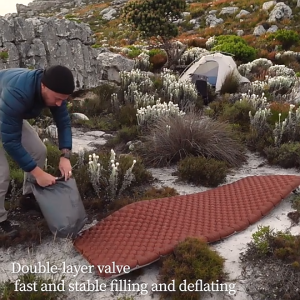 Matras Angin Ultralight R5.8 Naturehike CNH22DZ016 Kasur Santai Camping Sleeping Pad Ringan Matras Tiup Alas Tidur Lipat Kemah Tebal Hangat