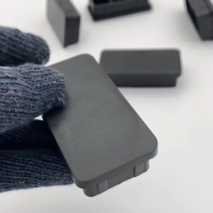 พลาสติกรองขาเก้าอี้ 1"x2" สำหรับกฎไปปิดเหล็กกล่อง สีเหลี่ยมสวมใน