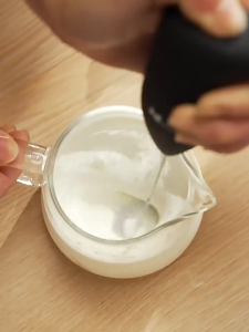 Kocokan baterai / Pengaduk kopi telur baterai / Pengocok baterai / Hand Mixer mini / Alat pengaduk capuccino