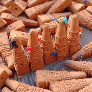 250g 倒流香粒 烟供食子 甘露食子 药供食子 檀香 沉香 五色布塔香 药供 烟供 上供下施 香炉 香插 熏香 Backflow Incense Cones Incense Puja Tower Incense Sandalwood Incense Burner