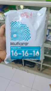 Pupuk NPK Mutiara 16-16-16 butiran biru untuk tanaman 1kg kemasan pabrik