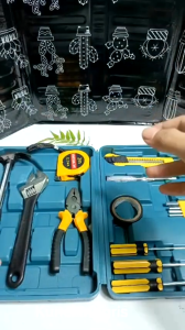 JE.ID Alat Perkakas Tukang Lengkap 1 Set Komplit Tools Set Obeng Plus Minus Tang Palu Meteran Cutter Screwdriver 9 pcs in 1 Peralatan Service Maintance Perangkat Perbaikan Rumah