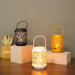 Dekorasi Rumah Nordic Ornamen: Tempat Lilin Lentera Besi Berongga Emas