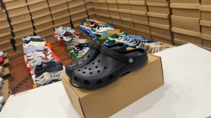 รองเท้าแตะแบบสวม Croc Classic 4 รุ่นมาใหม่ ใส่สบาย ระบายอากาศดี เบา ไม่ลื่น Sz.M4-M11 มีเก็บปลายทาง AMC039