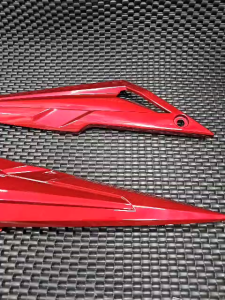 Tam Giác Nhỏ bên Phải màu Đỏ đô exciter 2005-2010 yamaha chính hãng dành cho ae