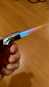 3 หัวพ่น Lighters ไฟฟู่ สามารถ ปรับระดับไฟได้ ด้วยขนาด เล็กกะทัดรัด มีน้ำหนักเบาพกพาง่าย พร้อมจัดส่ง **(ไม่มีสารไวไฟ)(ไม่มีวัตถุไวไฟในตัวสินค้า) ลูกค้า ต้องเติมเชื้อเพลิงก่อนใช้ **