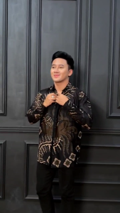 Kemeja Batik Pria Lengan Panjang: Motif Kelabang Hitam & Kemeja Premium untuk Kantor