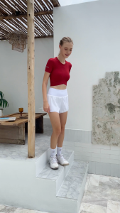 เสื้อวิ่งเอวลอย แขนสั้น รุ่น V-line เสื้อกีฬาแขนสั้น เอวลอยวิ่ง