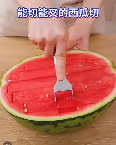 Alat Potong Buah Murah & Unik: Garpu Pisau Pengiris Buah Melon Bentuk Dadu Stainless Steel