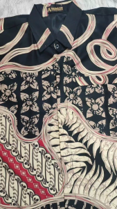 Janardana Kemeja Batik Pria Slim Fit Lengan Pendek Atasan Batik Warna Hitam