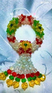 พวงมาลัยคริสตัลพวงเล็กสีใส ลายดอกข้าวหลามตัดแดงเขียวเหลือง อุบะ 7 ชาย