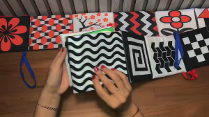 Buku Bantal Bayi Kain Panjang Motif Hitam Merah Edukasi Sensori Baby Book