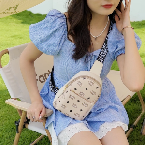 กระเป๋าคาดอกผู้หญิง ซิปทองหนังลายเรียบสวยงาม