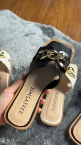 Sinsatree SSTS001 รองเท้าแตะส้นแบน ตกแต่งโซ่ทอง