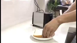 【ซื้อ 1 แถม 1】เครื่องปิ้งขนมปัง 800W เครื่องทําขนมปัง เครื่องทําแซนวิช เครื่องทําอาหารเช้าอเนกประสงค์พร้อมความเร็วในการทําความร้อนที่ปรับได้ หนึ่งนาทีในการอุ่นขนมปังที่เร็วที่สุดสะดวกและทําความสะอาดง่าย