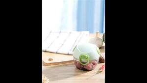 Máy xay tỏi ớt cầm tay loại thủ công.