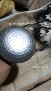 Bông sen gắn thùng tưới cây bông sen tưới cây