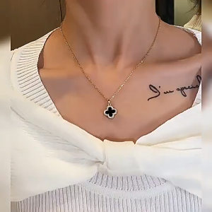 Kalung Titanium Wanita Trending Liontin bunga hitam Anti karat
