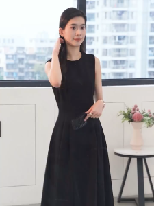 Đầm xếp xoè đơn giản cổ tròn không tay màu trơn