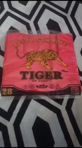 Kantong Plastik HD Tiger uk.28 warna merah tebal