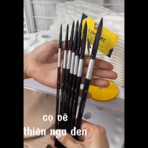 Cọ vẽ đầu tròn thiên nga đen lông sóc cán gỗ black swan brush