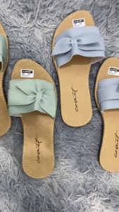 Comet Sandal Kulit Wanita Terbaru Sandal Teplek Kekinian Wanita Non Slip Anti Licin - Teresa\\n\\n Apa Itu Sandal Teplek Kekinian?\\n\\nSandal teplek kekinian adalah sandal yang dirancang dengan desain modern dan stylish, menjadikannya pilihan tepat bagi wanita yang menginginkan kenyamanan dan penampilan menarik. Dengan berbagai model dan desain, sandal teplek kekinian dapat digunakan dalam berbagai situasi, mulai dari acara santai hingga formal.\\n\\n Fungsi dan Keunggulan Sandal Teplek Kekinian\\n\\nSandal teplek kekinian memiliki beberapa fungsi dan keunggulan, antara lain:\\n\\n- **Kenyamanan**: Sandal teplek kekinian dirancang dengan bahan berkualitas tinggi dan desain ergonomis, sehingga memberikan kenyamanan maksimal saat dipakai.\\n- **Keindahan**: Desain modern dan stylish membuat sandal teplek kekinian menjadi pilihan tepat bagi wanita yang menginginkan penampilan menarik.\\n- **Praktis**: Sandal teplek kekinian mudah dipakai dan dilepas, menjadikannya pilihan tepat bagi wanita yang sibuk.\\n\\n Model dan Desain Sandal Teplek Kekinian\\n\\nBerikut ini adalah beberapa model dan desain sandal teplek kekinian yang bisa Anda pilih:\\n\\n- **Sandal teplek flat**: Sandal teplek flat adalah sandal yang tidak memiliki hak, menjadikannya pilihan tepat bagi wanita yang menginginkan kenyamanan maksimal.\\n- **Sandal teplek hak tinggi**: Sandal teplek hak tinggi adalah sandal yang memiliki hak tinggi, menjadikannya pilihan tepat bagi wanita yang ingin meningkatkan tinggi badan mereka.\\n- **Sandal teplek wedge**: Sandal teplek wedge adalah sandal yang memiliki hak berbentuk wedge, menjadikannya pilihan tepat bagi wanita yang menginginkan kenyamanan maksimal.\\n\\n Sandal Kulit Wanita Terbaru untuk Kenyamanan Maksimal\\n\\nSandal kulit wanita terbaru adalah sandal yang dirancang dengan bahan kulit berkualitas tinggi, menjadikannya pilihan tepat bagi wanita yang menginginkan kenyamanan maksimal.\\n\\n Pilihan Bahan Sandal Kulit Wanita Terbaru\\n\\nBerikut ini adalah beberapa pilihan bahan sandal kulit wanita terbaru yang bisa Anda pilih:\\n\\n- **Kulit sapi**: Kulit sapi adalah bahan yang sering digunakan untuk membuat sandal kulit wanita terbaru, karena teksturnya yang lembut dan tahan lama.\\n- **Kulit domba**: Kulit domba adalah bahan yang sering digunakan untuk membuat sandal kulit wanita terbaru, karena teksturnya yang halus dan lembut.\\n- **Kulit buaya**: Kulit buaya adalah bahan yang sering digunakan untuk membuat sandal kulit wanita terbaru, karena teksturnya yang unik dan tahan lama.\\n\\n Tips Memilih Sandal Kulit Wanita Terbaru\\n\\nBerikut ini adalah beberapa tips memilih sandal kulit wanita terbaru yang bisa Anda ikuti:\\n\\n- **Perhatikan bahan**: Pastikan sandal kulit wanita terbaru yang Anda pilih terbuat dari bahan berkualitas tinggi, seperti kulit sapi, kulit domba, atau kulit buaya.\\n- **Perhatikan ukuran**: Pastikan sandal kulit wanita terbaru yang Anda pilih sesuai dengan ukuran kaki Anda, agar nyaman saat dipakai.\\n- **Perhatikan desain**: Pilih sandal kulit wanita terbaru yang sesuai dengan gaya dan selera Anda, agar penampilan Anda tetap menarik.\\n\\n Sandal Ergonomis untuk Kenyamanan Maksimal\\n\\nSandal ergonomis adalah sandal yang dirancang dengan desain ergonomis, menjadikannya pilihan tepat bagi wanita yang menginginkan kenyamanan maksimal.\\n\\n Keunggulan Sandal Ergonomis\\n\\nBerikut ini adalah beberapa keunggulan sandal ergonomis yang bisa Anda peroleh:\\n\\n- **Kenyamanan**: Sandal ergonomis dirancang dengan desain ergonomis, sehingga memberikan kenyamanan maksimal saat dipakai.\\n- **Keseimbangan**: Sandal ergonomis dirancang dengan desain yang mempertimbangkan keseimbangan, sehingga mengurangi risiko cedera saat berjalan.\\n- **Penyesuaian**: Sandal ergonomis dirancang dengan desain yang mempertimbangkan penyesuaian, sehingga cocok untuk berbagai bentuk kaki.\\n\\n Cara Memilih Sandal Ergonomis yang Cocok\\n\\nBerikut ini adalah beberapa cara memilih sandal ergonomis yang cocok yang bisa Anda ikuti:\\n\\n- **Perhatikan desain**: Pilih sandal ergonomis yang sesuai dengan desain ergonomis, agar memberikan kenyamanan maksimal saat dipakai.\\n- **Perhatikan bahan**: Pastikan sandal ergonomis yang Anda pilih terbuat dari bahan berkualitas tinggi, seperti kulit sapi, kulit domba, atau kulit buaya.\\n- **Perhatikan ukuran**: Pastikan sandal ergonomis yang Anda pilih sesuai dengan ukuran kaki Anda, agar nyaman saat dipakai.\\n\\n Sandal Non Slip Anti Licin untuk Aktivitas Sehari-hari\\n\\nSandal non slip anti licin adalah sandal yang dirancang dengan teknologi non slip anti licin, menjadikannya pilihan tepat bagi wanita yang menginginkan kenyamanan maksimal saat melakukan aktivitas sehari-hari.\\n\\n Manfaat Sandal Non Slip Anti Licin\\n\\nBerikut ini adalah beberapa manfaat sandal non slip anti licin yang bisa Anda peroleh:\\n\\n- **Kenyamanan**: Sandal non slip anti licin dirancang dengan teknologi non slip anti licin, sehingga memberikan kenyamanan maksimal saat dipakai.\\n- **Keamanan**: Sandal non slip anti licin dirancang dengan teknologi non slip anti licin, sehingga mengurangi risiko jatuh saat berjalan.\\n- **Kemudahan**: Sandal non slip anti licin mudah dipakai dan dilepas, menjadikannya pilihan tepat bagi wanita yang sibuk.\\n\\n Tips Memilih Sandal Non Slip Anti Licin yang Cocok\\n\\nBerikut ini adalah beberapa tips memilih sandal non slip anti licin yang cocok yang bisa Anda ikuti:\\n\\n- **Perhatikan teknologi**: Pilih sandal non slip anti licin yang menggunakan teknologi non slip anti licin, agar memberikan kenyamanan maksimal saat dipakai.\\n- **Perhatikan bahan**: Pastikan sandal non slip anti licin yang Anda pilih terbuat dari bahan berkualitas tinggi, seperti kulit sapi, kulit domba, atau kulit buaya.\\n- **Perhatikan ukuran**: Pastikan sandal non slip anti licin yang Anda pilih sesuai dengan ukuran kaki Anda, agar nyaman saat dipakai.\\n\\n Sandal Wanita Cocok untuk Berbagai Aktivitas\\n\\nSandal wanita cocok untuk berbagai aktivitas adalah sandal yang dirancang dengan desain yang sesuai untuk berbagai aktivitas, menjadikannya pilihan tepat bagi wanita yang aktif.\\n\\n Jenis-Jenis Sandal Wanita untuk Berbagai Aktivitas\\n\\nBerikut ini adalah beberapa jenis sandal wanita untuk berbagai aktivitas yang bisa Anda pilih:\\n\\n- **Sandal wanita untuk olahraga**: Sandal wanita untuk olahraga adalah sandal yang dirancang dengan desain yang sesuai untuk olahraga, menjadikannya pilihan tepat bagi wanita yang aktif.\\n- **Sandal wanita untuk acara formal**: Sandal wanita untuk acara formal adalah sandal yang dirancang dengan desain yang sesuai untuk acara formal, menjadikannya pilihan tepat bagi wanita yang menginginkan penampilan menarik.\\n- **Sandal wanita untuk acara santai**: Sandal wanita untuk acara santai adalah sandal yang dirancang dengan desain yang sesuai untuk acara santai, menjadikannya pilihan tepat bagi wanita yang menginginkan kenyamanan maksimal.\\n\\n Tips Memilih Sandal Wanita yang Cocok untuk Berbagai Aktivitas\\n\\nBerikut ini adalah beberapa tips memilih sandal wanita yang cocok untuk berbagai aktivitas yang bisa Anda ikuti:\\n\\n- **Perhatikan desain