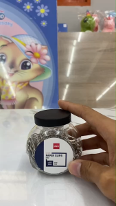 คลิปหนีบกระดาษ ลวดเสียบเอกสาร หัวกลม สีเงิน DELI 0052 (200อัน/กระปุก) | เคแคมปัส เครื่องเขียน