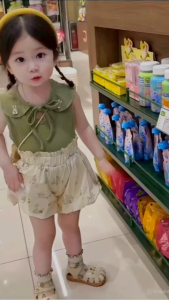 ชุดเซ็ตเด็กผู้หญิง เสื้อเขียวแขนกุดคอบัว กางเกงขาวทรงโคมไฟ น่ารักใส่สบาย น้ำหนัก10-30กิโล รหัสDDE