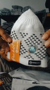 Peci Aswad by Eirmuse bisa dipakai untuk sholat dan cocok dijadikan hampers haji umroh dan souvenir pernikahan