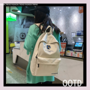 LHFriday งานเข้าใหม่พร้อมส่ง กระเป๋าสะพายหลังแฟชั่น งานใบใหญ่ ใส่ของจุกๆ ดีเทลงานดอกไม้สุดคิ้วท์เอาใจสายมินิมอล รุ่นนี้มีพร้อมส่งด้วยกันถึง 5 สี งานน่ารักขนาดนี้พลาดไม่ได้ รีบกดสั่งเลย