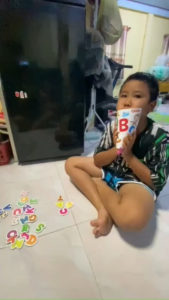 กระดานแม่เหล็ก+ Magnets ตัวเลข + หนังสือฝึกอ่าน ของเล่นเสริมพัฒนาการเด็ก KidMaster