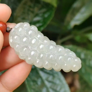 Semi Icy Natural Type A Jadeite Pendant Necklace crafted with Grapes symbols of A huge profit suitable for businessmen certificate weigh 19.72 grams 44.8 * 19 * 13.3 mm (pendant161)