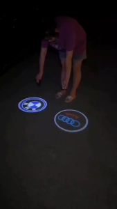 Lampu Pintu Mobil Logo LED SUZUKI Isi 2pcs Variasi Otomatis Proyektor Nyala Saat Pintu Terbuka GZ