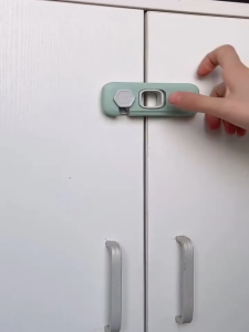 READY STOCK Child Safety Latch No-Punch Anti-Pinch Door Lock Cabinet Fridge Drawer Gelang kunci keselamatan儿童安全锁扣