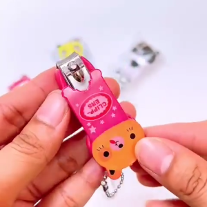 Bấm móng tay nhiều màu sắc hình thú ngộ nghĩnh.