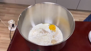 เครื่องผสมอาหารแบบตั้งพื้น เครื่องตีแป้ง ผสมขนมปัง บรรจุ 5 ลิตร