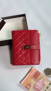 Dompet Wanita: Pilihan Terbaik untuk Dompet Lipat Cewek