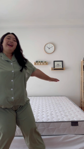 Bedisupreme ที่นอนสปริง ระบบ Spring Motion Flex 2.3 mm เอกสิทธิ์เฉพาะ Bedisupreme (มีโช๊ครอบด้านมีความทนทานสูง) หนา 9 นิ้ว รุ่น Vanest ฟรีหมอน