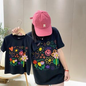 Áo Đôi Mẹ Và Bé Hoạ Tiết Bông Hoa Tặng Hoa Nổi