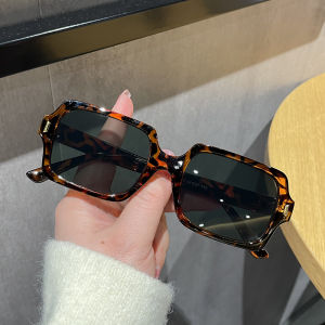 (GENTLE MOSCOT) Square Frame Fashion Simple Sunglasses Western Trend Travel Party Sunglasses