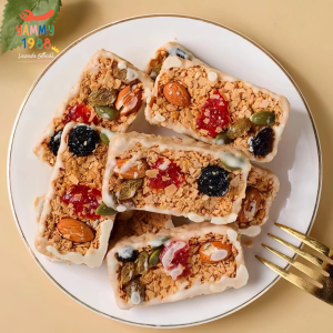 Yummy1988😋พร้อมส่ง💯 โยเกิร์ตข้าวโอ๊ตผสมเชอร์รี่อบแห้ง อัลมอนด์ ลูกเกด แบล็คเคอร์แรนท์ เมล็ดฟักทอง โภชนาการสูง