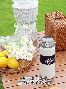 Large-capacity insulated water bottle stylish design suitable for students and outdoor activities new model with a portable handle dual-purpose insulated water bottle for export