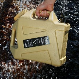 PE Outdoor Water Bucket for Camping and Travel Portable Drinking Water Storage Vehicle Mounted Square Water Container 12L